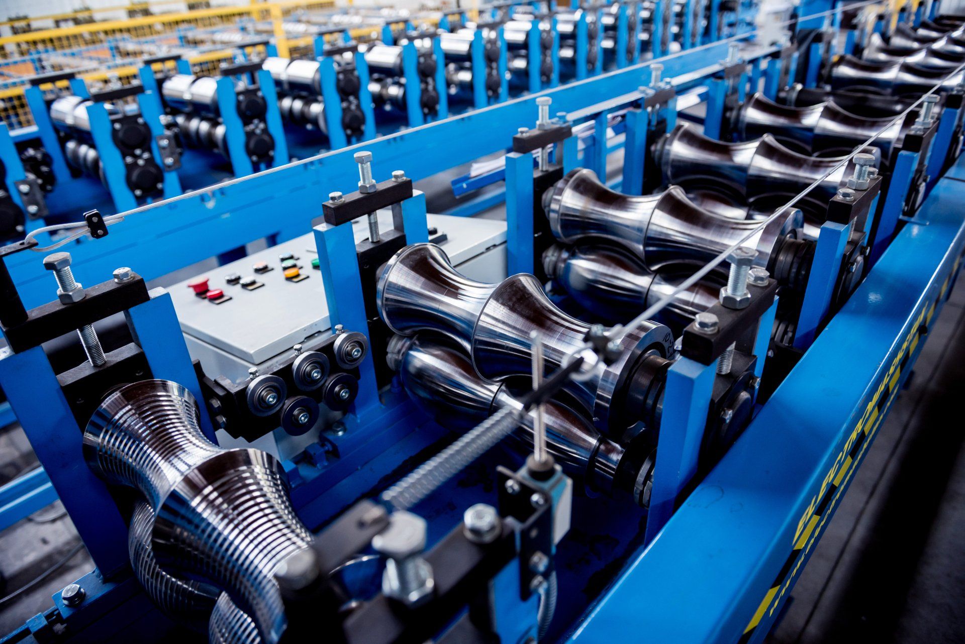 Roll forming machine